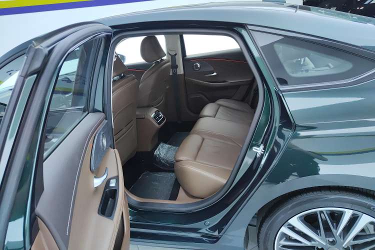 Used Chery Arrizo 8 2023 High-Performance Edition 2.0T DCT Powerfully Equipped