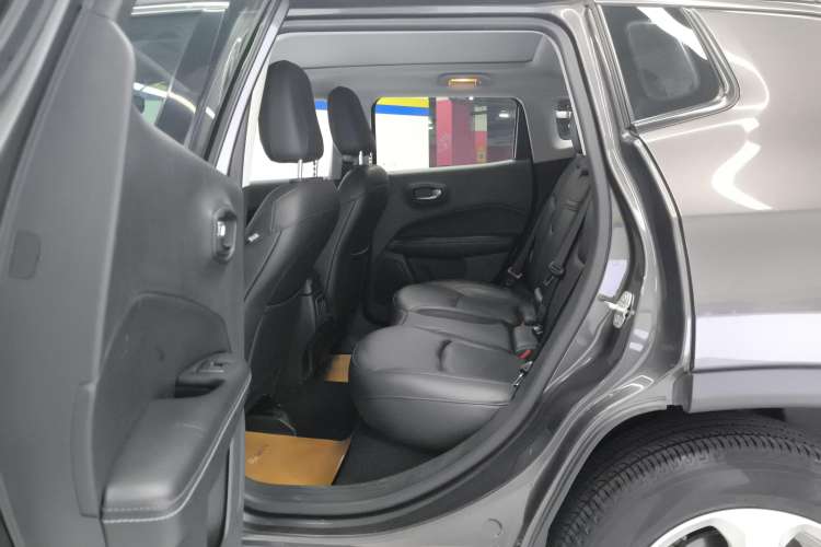 Used Jeep Compass 2017 200T Automatic Family Edition
