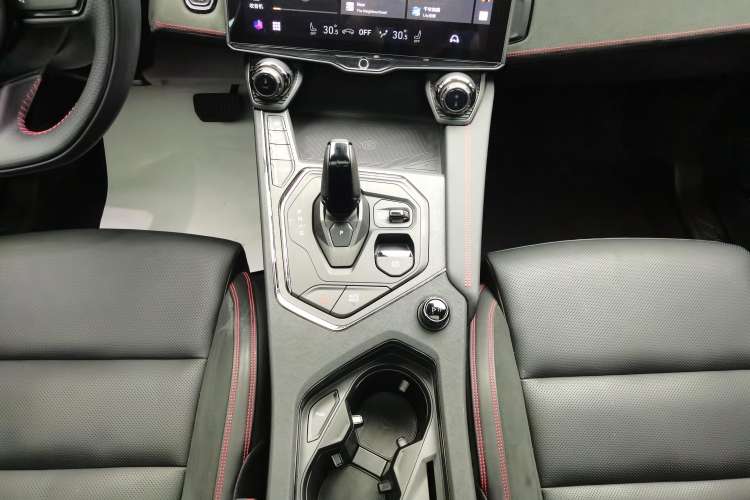 Used Lynk & Co 05 2020 2.0TD Four-Wheel Drive HypeHalo
