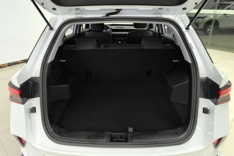 Used Wuling Alvez 2022 1.5L Manual Free-Style Model Trunk