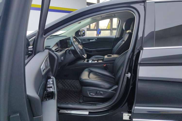 Used Ford Edge 2021 PLUS EcoBoost 245 Two-Wheel-Drive Titanium 7-Seater