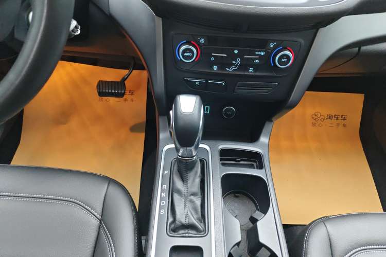 Used Ford Kuga 2019 EcoBoost 180 Two-Wheel-Drive Platinum Edition China VI Standard Gear Lever