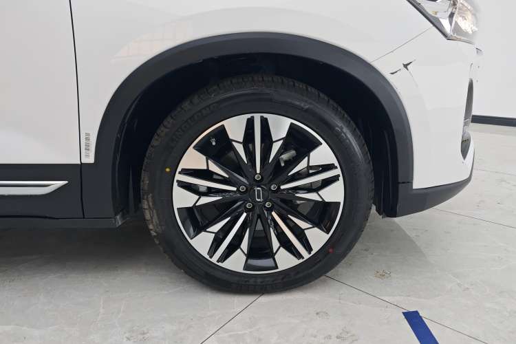 Used Bestune T77 2023 1.5T Automatic Luxury Model Left Rear Wheel Hub