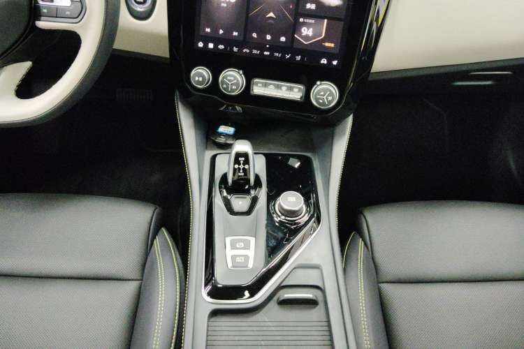 Used Lynk & Co 02 2022 2.0T DCT Shine Pro Gear Lever