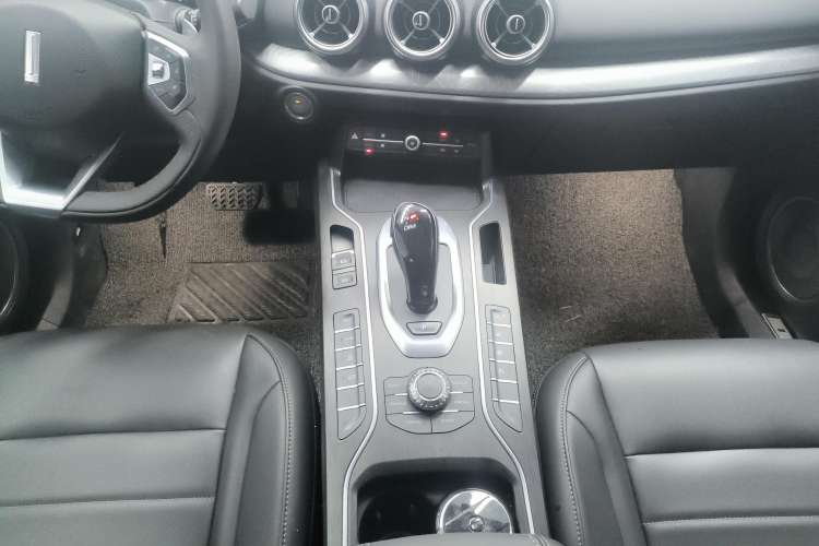 Used Wey VV5 2021 1.5T Two-Wheel Drive Color Pioneer