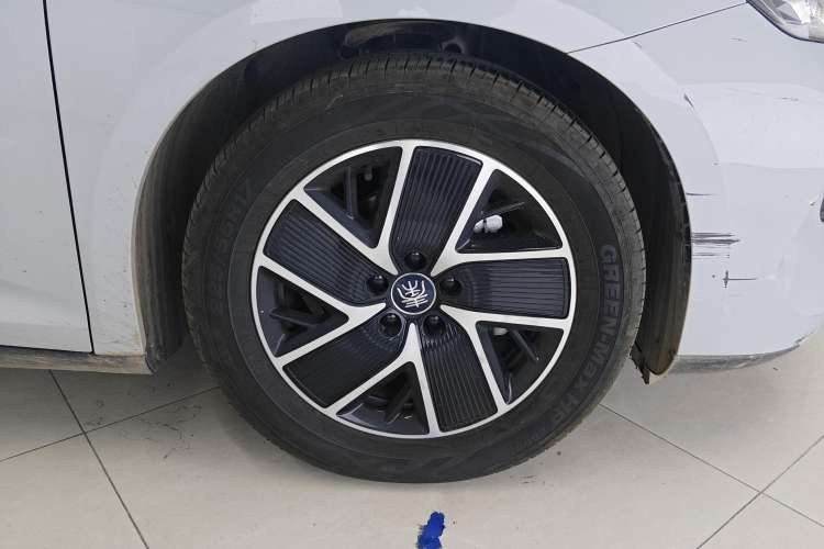 Used BYD Qin L 2024 DM-i 80KM Beyond Model Right Front Wheel Hub