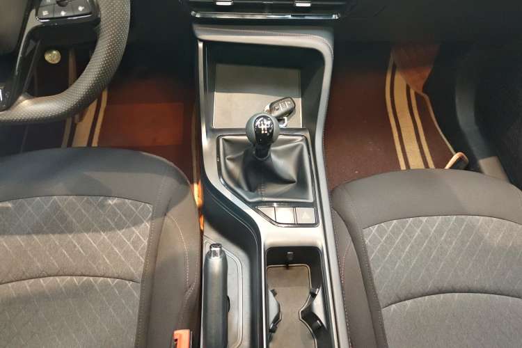 Used Roewe i5 2023 1.5L Manual Comfort Edition
