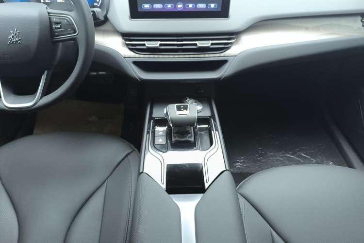 Used Hongqi E-QM5 2023 Base Travel Edition