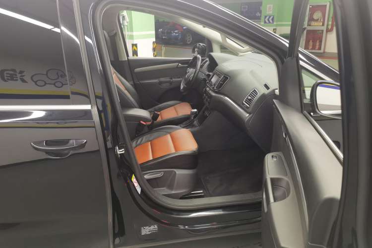 Used Volkswagen Sharan 2015 1.8TSI Comfort Model
