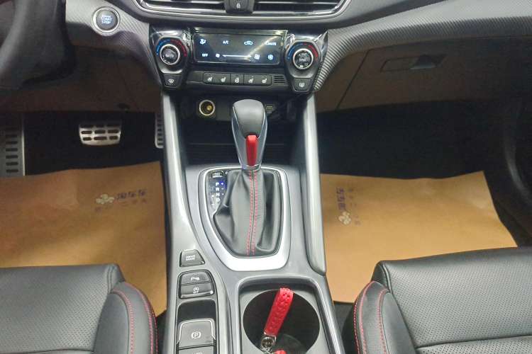 Used Hyundai Lafesta 2019 280TGDi Prestige Edition China VI Standard Gear Lever