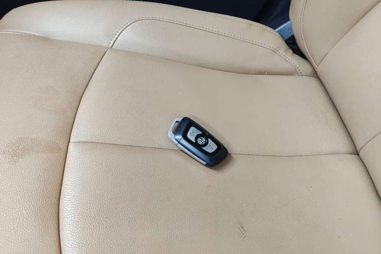 Used Brilliance V5 2016 1.5T Automatic Two-Wheel Drive Smart Version
