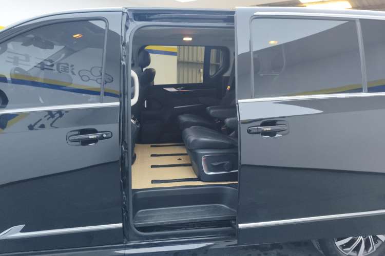 Used SAIC MAXUS G20 2021 Facelifted PLUS 2.0T Gasoline Automatic Luxury Edition Right Rear Seat