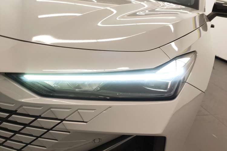 Used Changan UNI-V 2022 1.5T Prestige Version