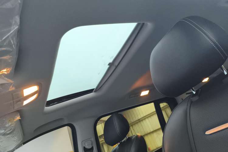 Used SAIC MAXUS G20 2021 Facelifted PLUS 2.0T Gasoline Automatic Luxury Edition Headliner