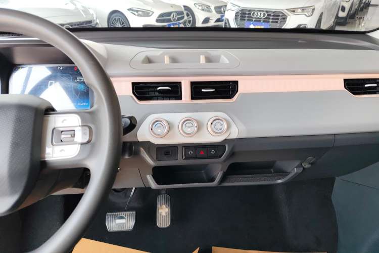 Used Chery New Energy QQ Ice Cream 2022 120km Conical Shape Lithium Iron Phosphate