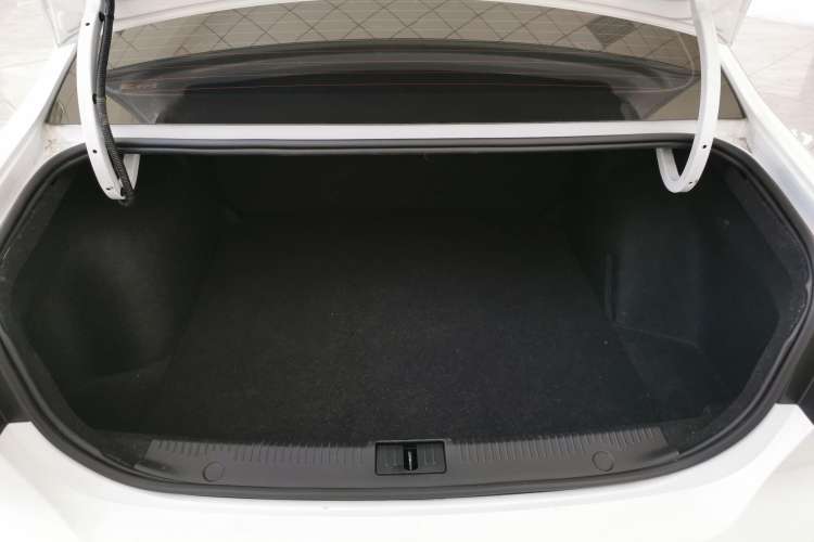 Used Roewe i6 2020 PLUS 1.6L CVT 4G Connected Glory Flagship Edition
