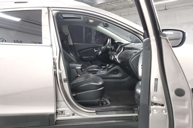 Used Hyundai ix35 2015 2.0L Automatic 2WD Smart Version China V Standard