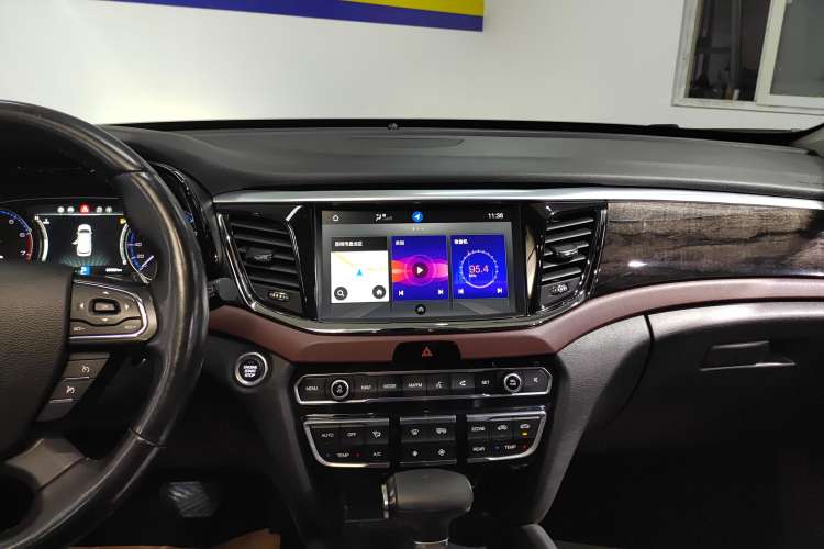 Used GAC Trumpchi GS8 2019 390T Two-Wheel Drive Luxury Smart Connectivity Version (7 Seats) Audio And AC Panel