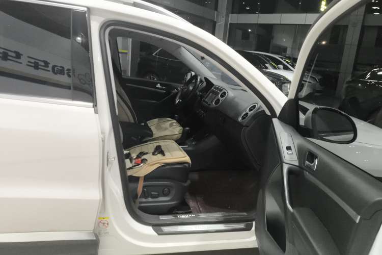 Used Volkswagen Tiguan L 2015 1.8TSI Automatic All-Wheel-Drive Luxury Model