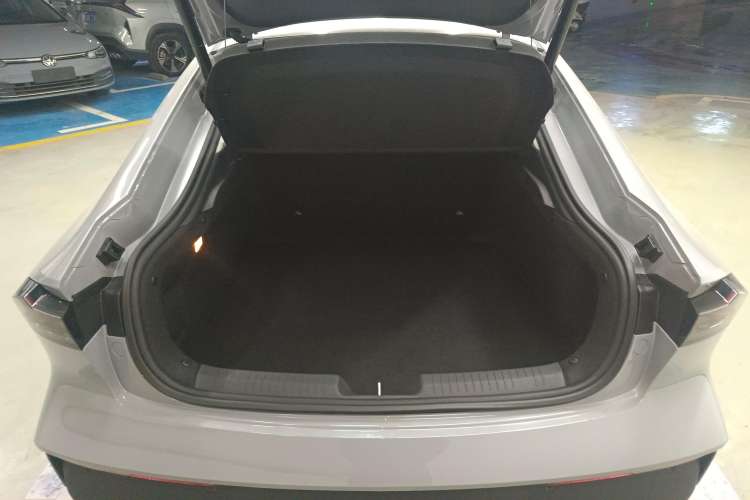 Used Changan UNI-V iDD 2023 Zhidian iDD 1.5T 113km Smart & Fun Version (Rapid Edition)