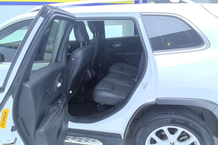 Used Jeep Cherokee 2017 2.0L Superior Edition