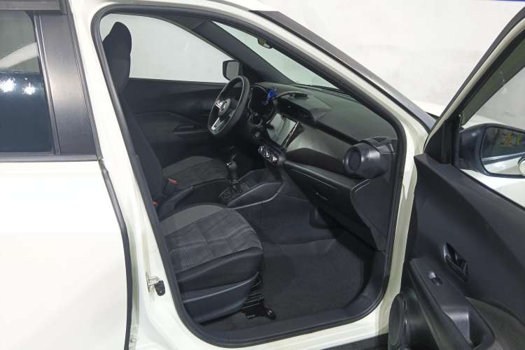 Used Nissan Kicks 2020 1.5L XE Manual Cool Edition