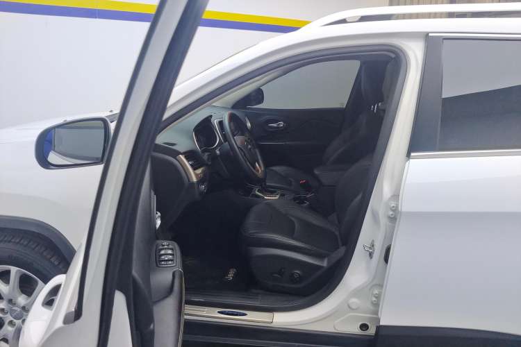 Used Jeep Cherokee 2017 2.4L Leading Edition