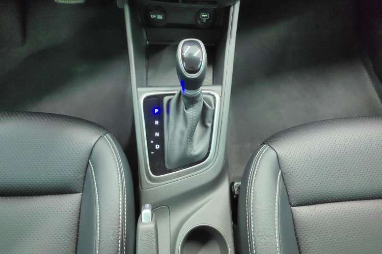 Used Hyundai Verna (new generation) 2020 1.4L CVT GLS Cool Edition Gear Lever