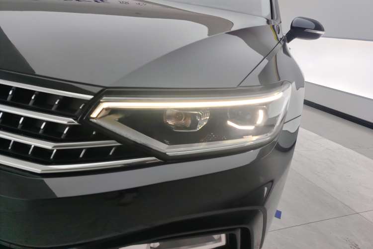 Used Volkswagen Magotan 2023 2 Million Units Limited Edition 330TSI DSG Leading Version