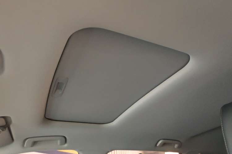 Used Wuling Asta 2021 1.5T CVT Starlight Edition Headliner