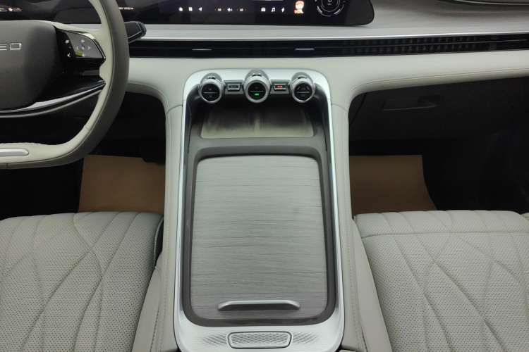 Used EXEED Stellar C-DM 2024 1.5T Long-Range Pro
