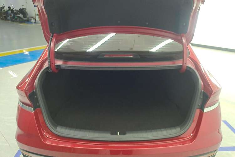 Used Hyundai Lafesta 2019 280TGDi Prestige Edition China VI Standard Trunk