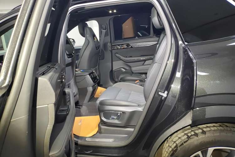 Used Lynk & Co 09 2021 2.0T Halo Six-Seater