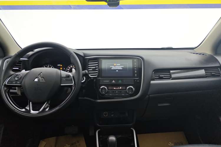 Used Mitsubishi Outlander 2019 2.4L 4x4 Zhi Xiang Edition 5 Seats China VI Standard
