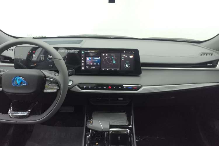 Used CHANGAN Ruicheng PLUS 2023 1.5T DCT Navigation Edition Audio And AC Panel