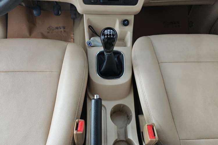 Used Dongfeng Fengon 360 2015 1.5L Manual Comfort II 7-Seater
