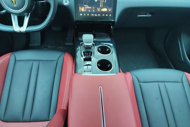 Used Hongqi HS3 2024 1.5T Shanwei Edition
