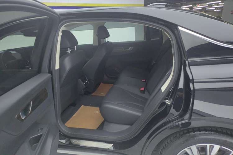 Used Hongqi E-QM5 2022 431 km Charge & Enjoy Edition