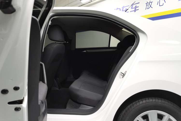 Used Volkswagen Jetta 2013 1.6L Manual Comfort Model