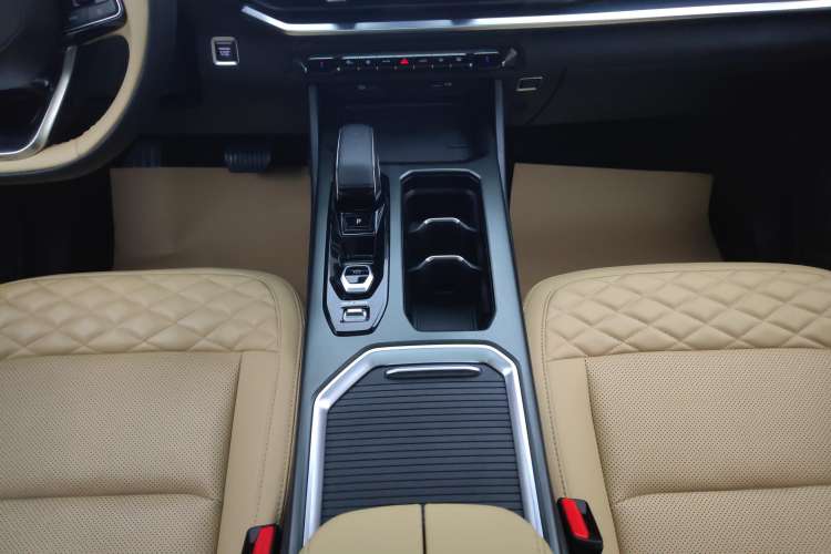 Used Geely Auto Haoyue L 2023 2.0T DCT Flagship Version
