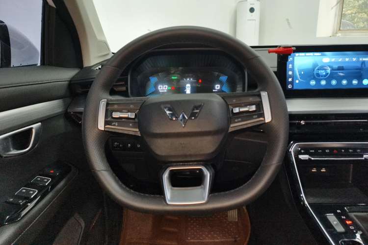 Used Wuling Asta 2022 2.0L DHT Electric-Speed Version