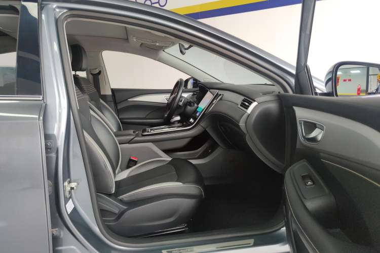 Used Roewe i6 MAX 2020 300TGI Automatic Cool & Stylish Skyroof Edition

