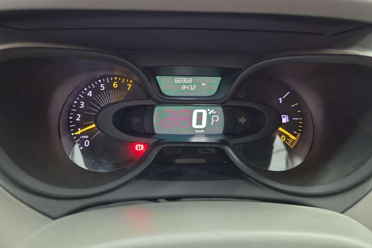 Used Renault Captur 2015 1.2T Automatic Standard Edition