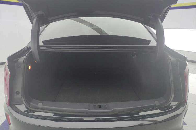 Used Hongqi E-QM5 2022 431 km Charge & Enjoy Edition