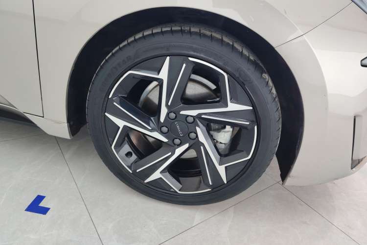 Used Lynk & Co 07 2024 EM-P 126 Long-Range Halo