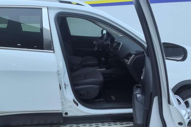 Used Jeep Cherokee 2017 2.0L Superior Edition