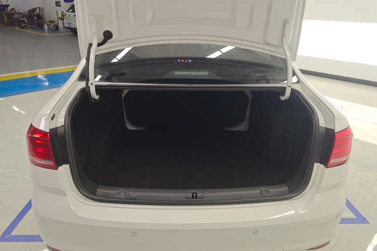 Used Volkswagen Lavida 2017 1.6L Automatic Fashion Edition