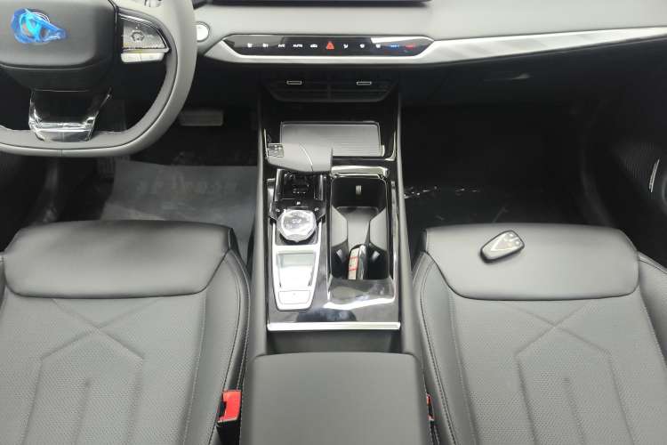 Used CHANGAN Ruicheng PLUS 2023 1.5T DCT Navigation Edition Gear Lever