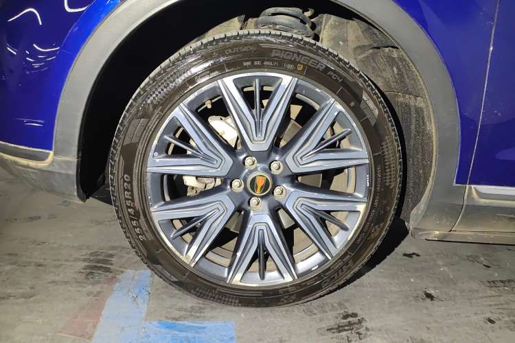 Used Hongqi HS5 2022 Facelifted Version 2.0T Smart Connect Flagship All-Wheel-Drive Edition
