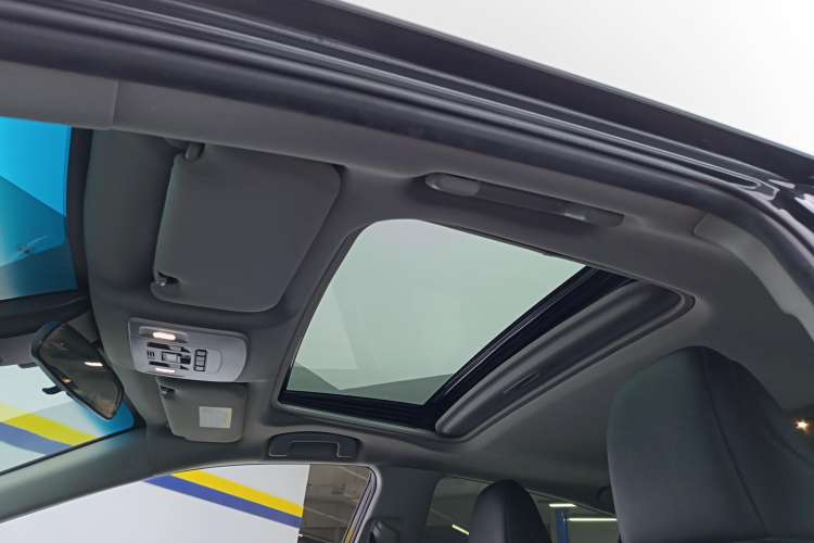 Used Toyota Camry 2021 2.0G Luxury Edition
